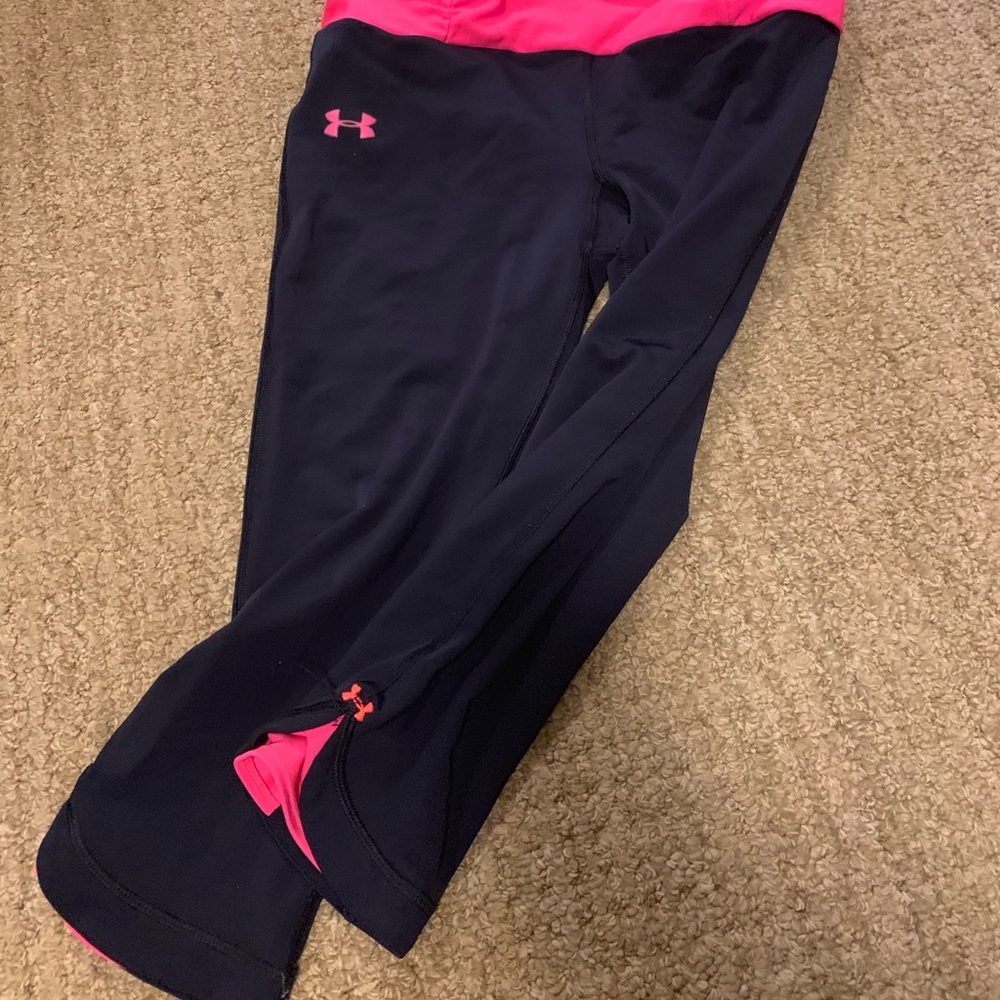 Under armour crop nylon bottoms